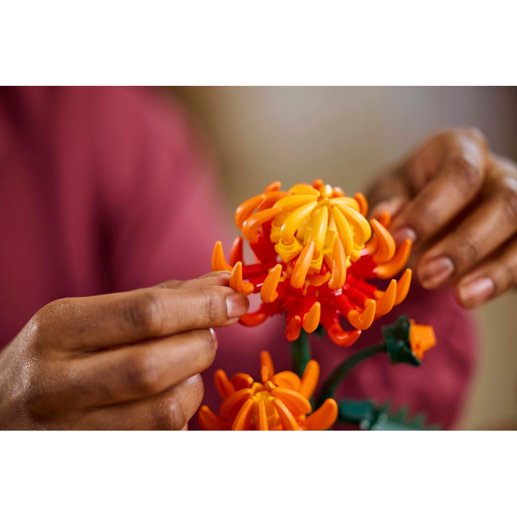 Конструктор LEGO Icons Хризантема 278 деталей (10368) - зображення 8