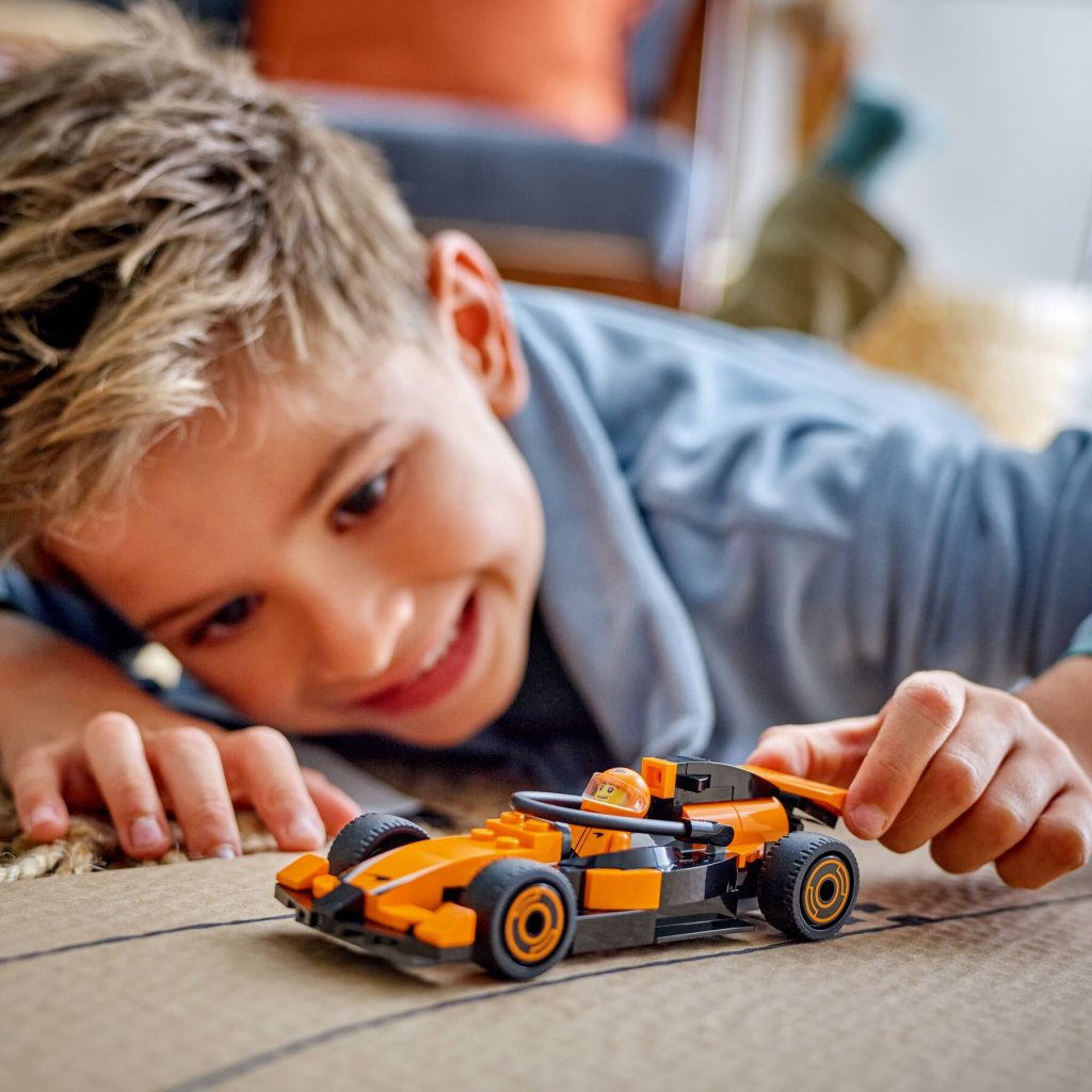 Конструктор LEGO City Пілот F1 з автомобілем для перегонів команди McLaren (60442) - зображення 7