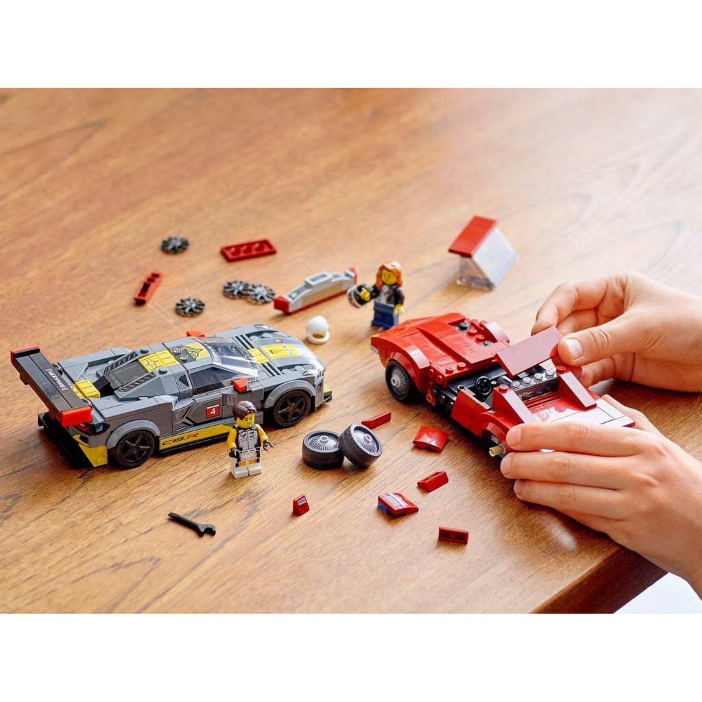 Конструктор LEGO Speed Champions Chevrolet Corvette C8.R Race Car and 1968 Chevrolet Corvette (76903) - зображення 3