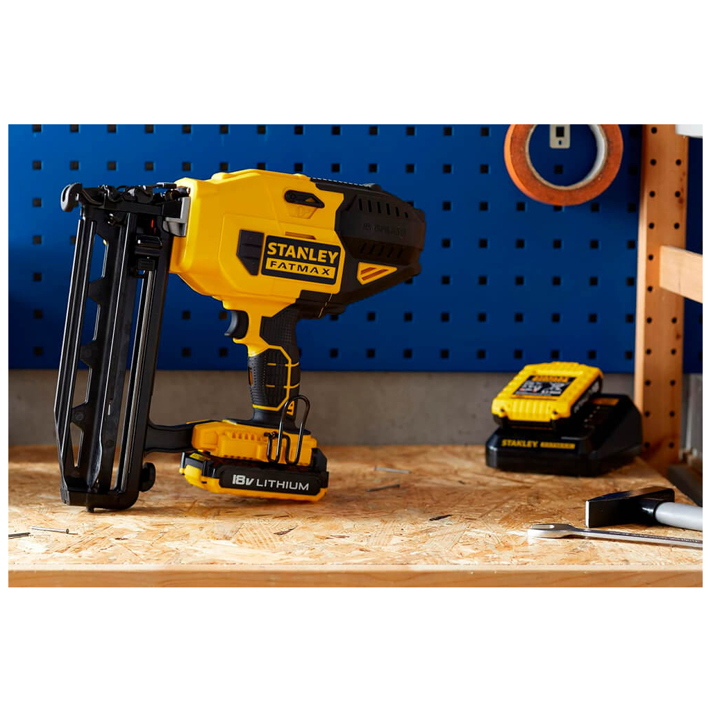 Цвяхозабивач Stanley FatMax, 18V, цвяхи 1.6/64 мм, 2.6 кг, 2x2Ah, ЗП, кейс (FMC792D2) - зображення 4
