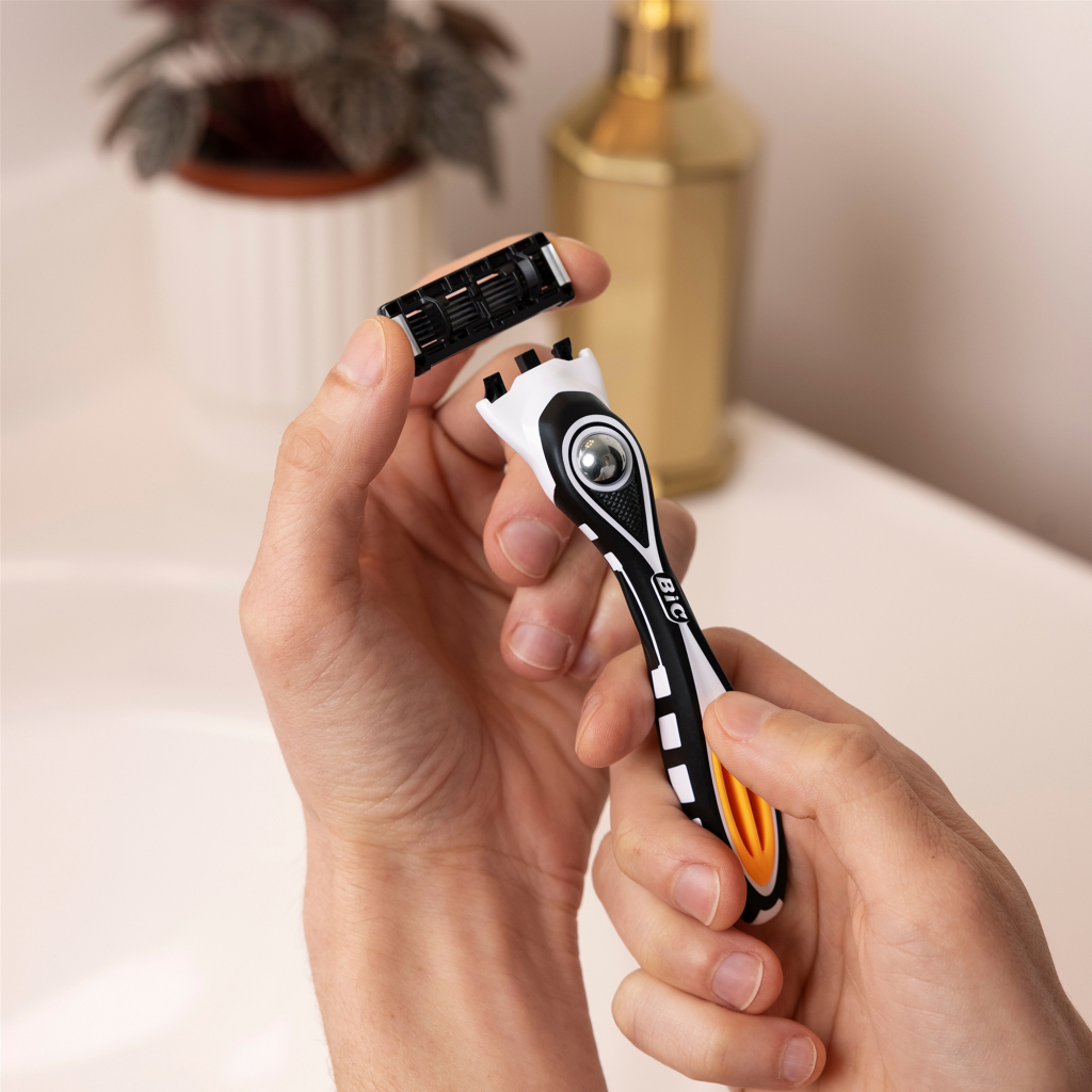 Бритва Bic Flex 5 Hybrid із 4 змінними картриджами (3086123644984) - зображення 4